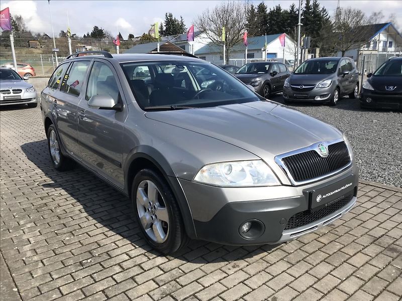 Škoda Octavia 2,0   Scout 4x4 - fotka 2 z 14