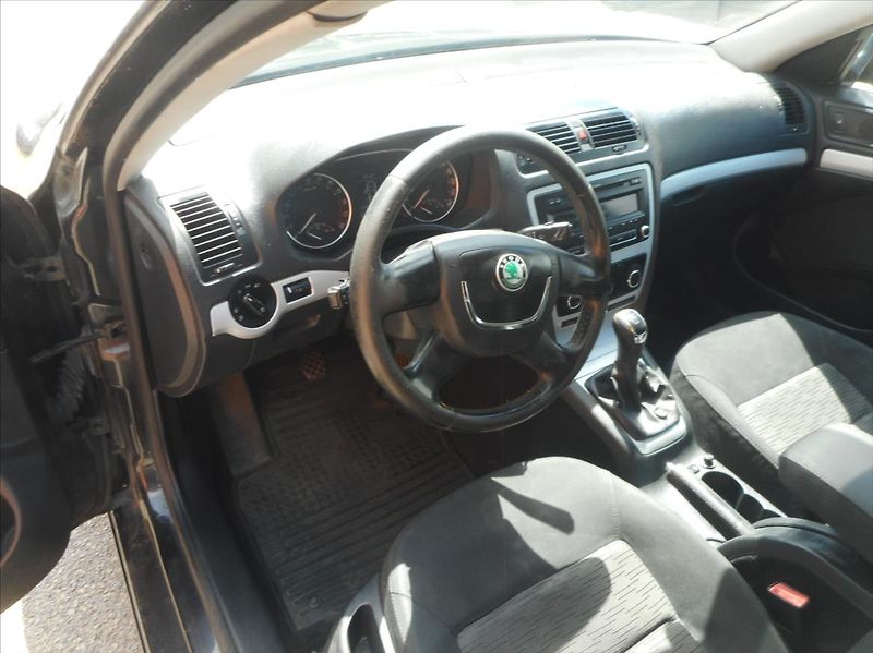 Škoda Octavia 1,6 TDi - fotka 9 z 32