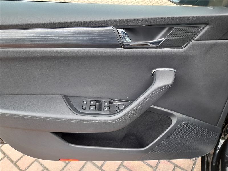 Škoda Superb 1,5 TSI DSG Style plus Rezerva - fotka 11 z 27