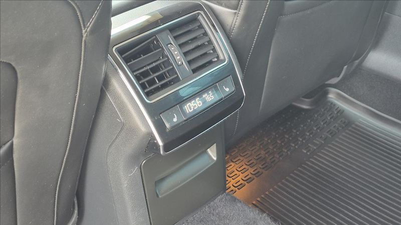 Škoda Superb 2,0 TDi 140 KW DSG STYLE ČR - fotka 24 z 25