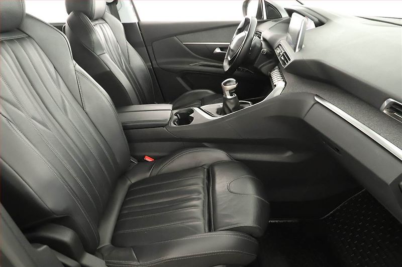 Peugeot 5008 (2020) 1.5 BlueHDi, 7 míst, Kůže - fotka 7 z 16