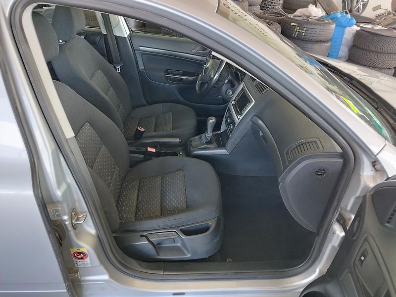 Škoda Octavia (2010) 1,6TDi 77KW KLIMA ALU NAVI - fotka 13 z 21
