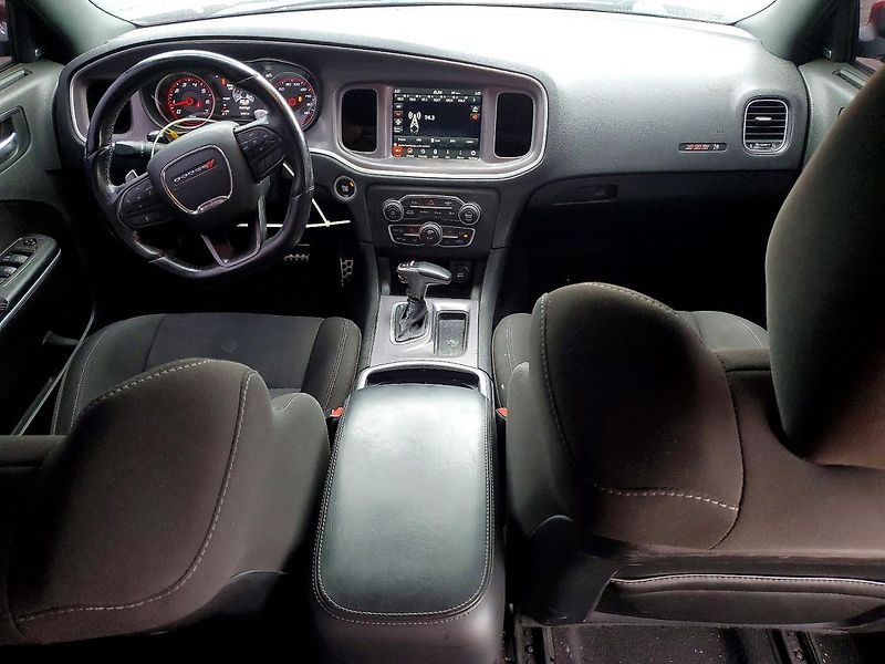 Dodge Charger (2021) Auto na cestě - fotka 8 z 12