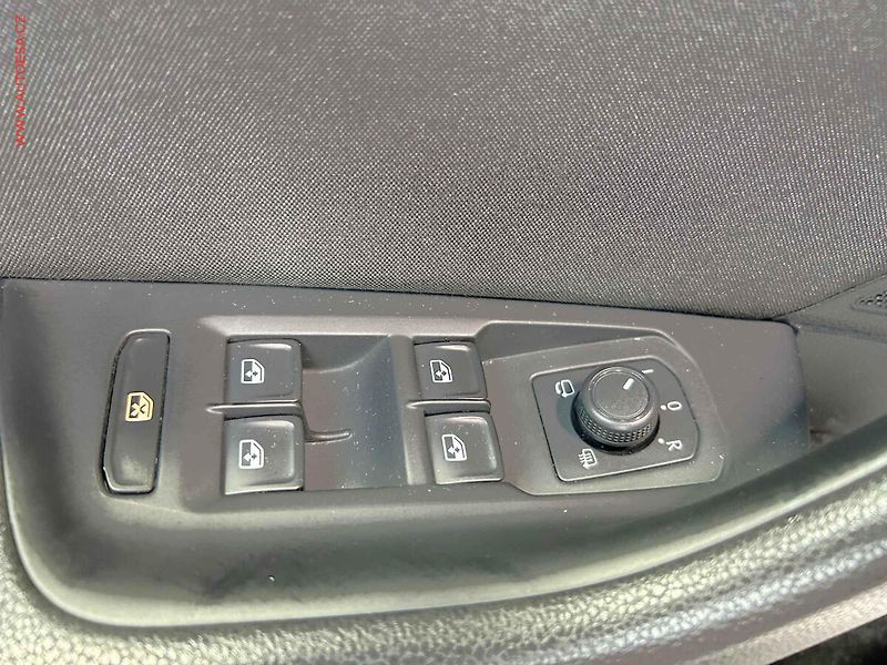 Volkswagen Passat (2016) 2.0 TDi, DSG, LED, park.asist - fotka 12 z 18