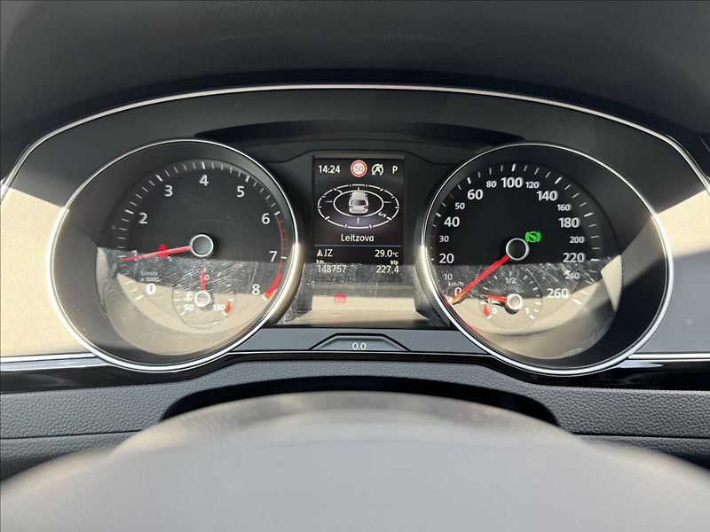 Volkswagen Passat 1,5 TSI 110kW Elegance 7DSG ČR - fotka 17 z 30