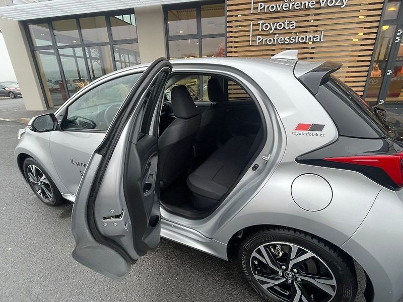 Toyota Yaris 1.5 Hybrid 116HP Style - fotka 22 z 28