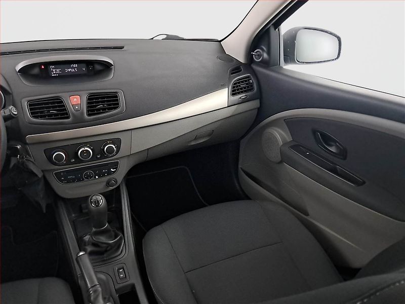 Renault Mégane (2011) 1.6 16V, Tempomat - fotka 8 z 17