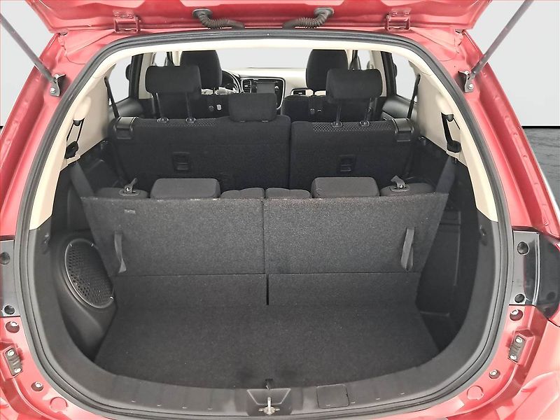 Mitsubishi Outlander (2016) 2.2 DI-D, 4X4, Automat - fotka 16 z 21