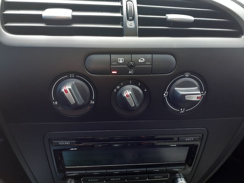 Seat Leon (2010) 1.2 TSi 77kw - fotka 12 z 39