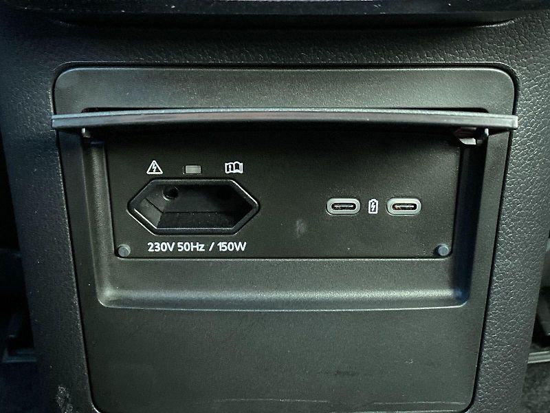 Škoda Superb (2021) Combi iV 1.4 TSI DSG Style - fotka 27 z 36