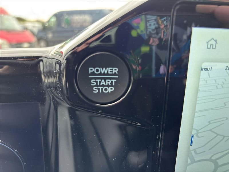 Ford Tourneo Custom 2,0 EcoBlue 125kW L2 Titanium - fotka 33 z 47