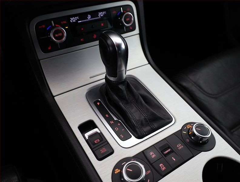 Volkswagen Touareg (2012) 3.0 TDI, 4X4, Automat - fotka 11 z 21