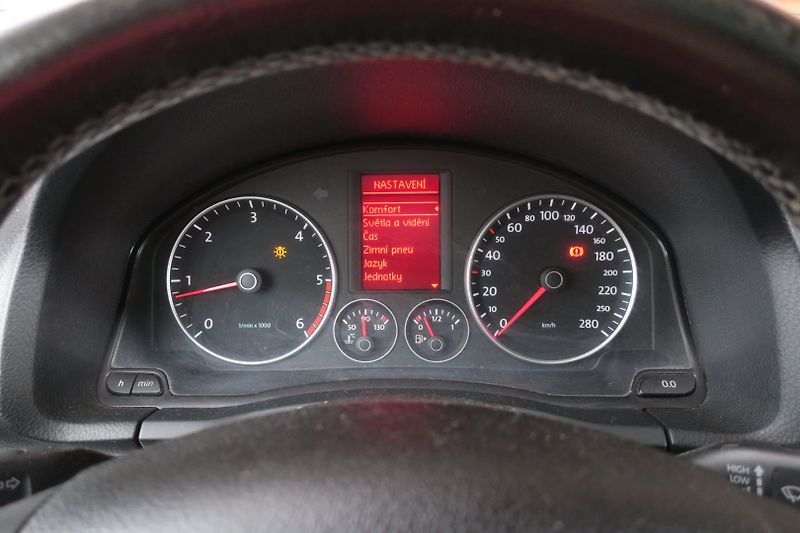 Volkswagen Scirocco (2009) 2,0TDI SPORT Panorama Bi-Xenon - fotka 23 z 44