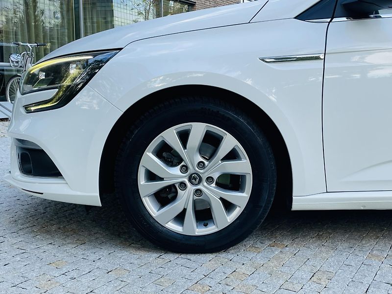 Renault Mégane 1.5dCI MANUÁL TAŽNÉ SERVISKA - fotka 43 z 44