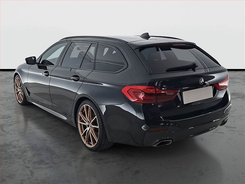 BMW Řada 5 (2018) M Sport 530d xDrive - fotka 4 z 25
