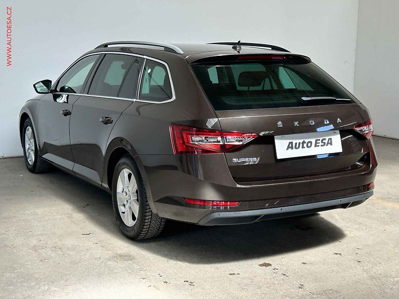 Škoda Superb (2017) 2.0 TDi, Ambition, DSG, TZ - fotka 6 z 20