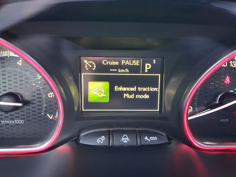 Peugeot 2008 GT LINE 1.2 PureTech 81 kW - fotka 22 z 30
