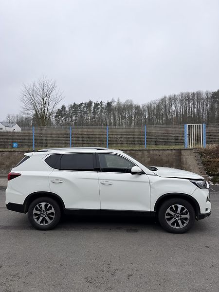 SsangYong Rexton 2,2D 148kW 4x4 7míst  závěs  - fotka 2 z 18