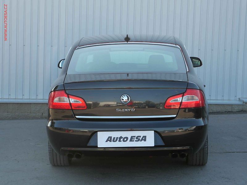 Škoda Superb (2012) 3.6 FSi 4x4, ČR, L&K, DSG - fotka 5 z 33