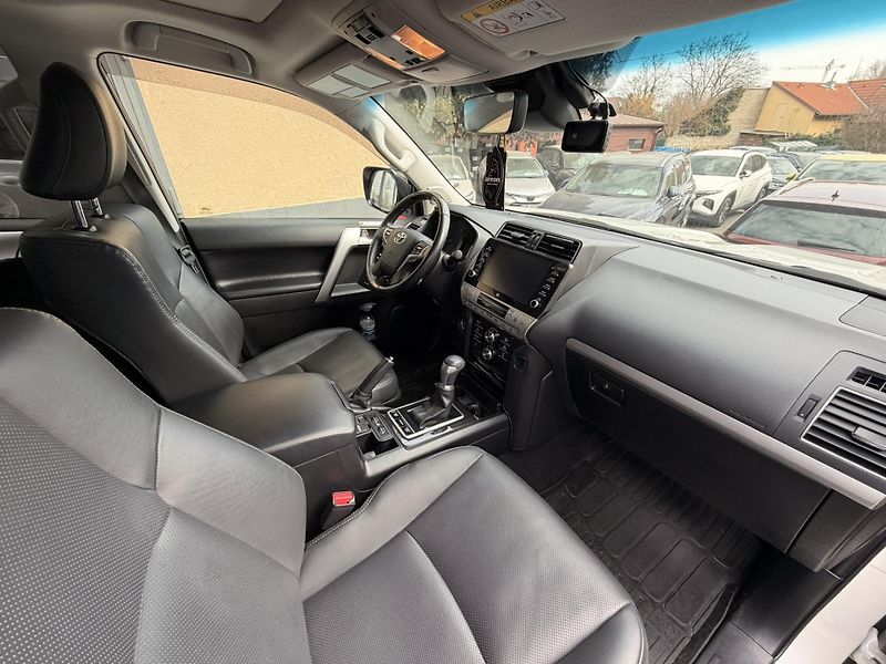 Toyota Land Cruiser 2.8-MAX.VÝBAVA-TAŽNÉ 3t-DPH - fotka 20 z 31