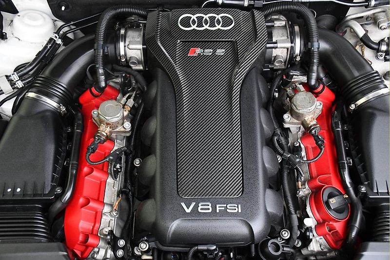 Audi RS 5 4.2 V8 B&O PO VELKÉM SERVISE  - fotka 43 z 45