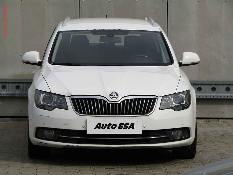 Škoda Superb (2014) 2.0 TDi 4x4, ČR, Elegance - fotka 2 z 21
