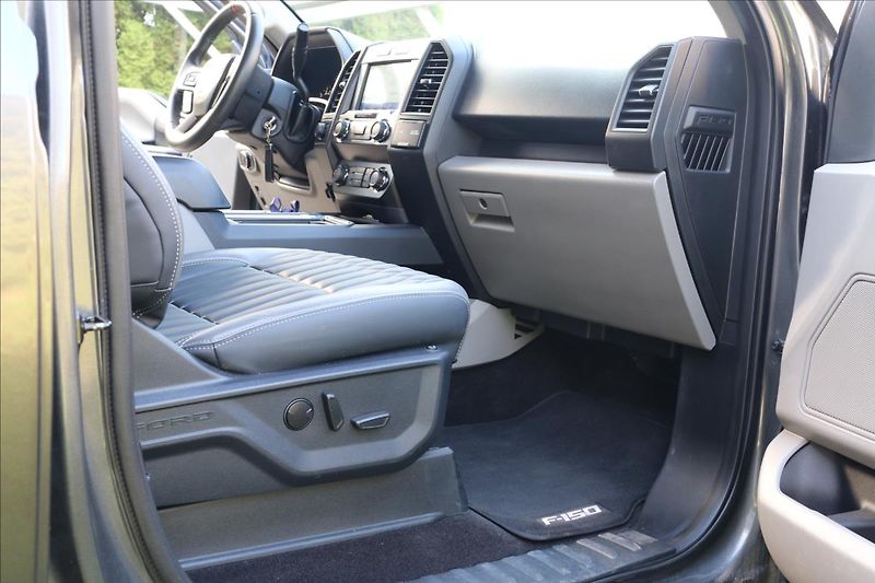 Ford F-150 5,0 V8, hardtop - fotka 52 z 64