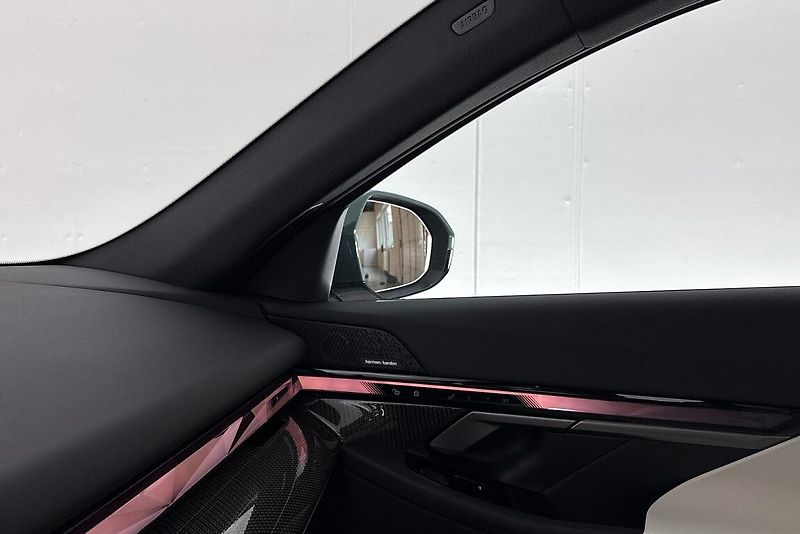 BMW Řada 5 540d xDrive Touring - fotka 20 z 26