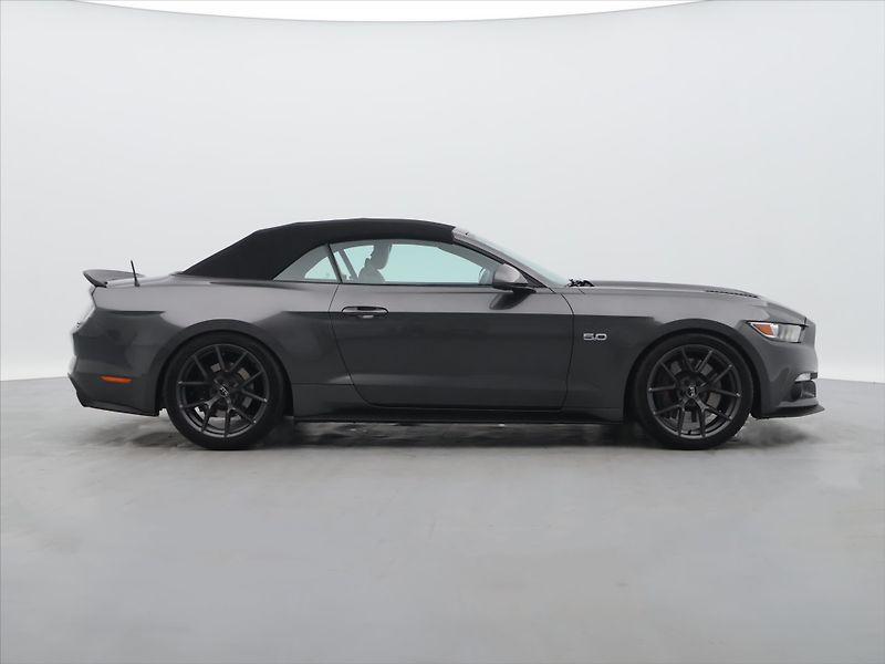Ford Mustang GT 5,0 V8 534kW Kabriolet DPH - fotka 8 z 38