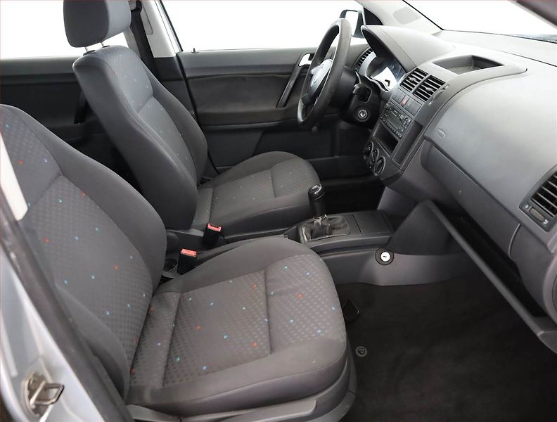 Volkswagen Polo (2004) 1.2, po STK, pěkný stav - fotka 7 z 10