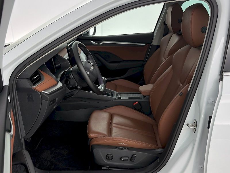 Škoda Octavia (2025) Combi 1.5TSI 110kW Exclusive S - fotka 7 z 37