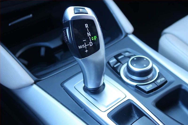 BMW X6 (2013) xDrive30d - fotka 13 z 27