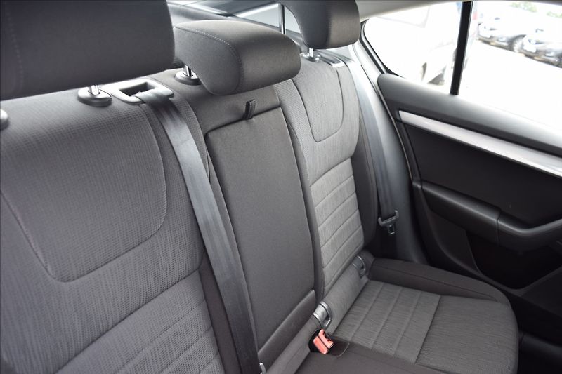 Škoda Octavia 1,6 TDI 81KW PO ROZVODECH - fotka 20 z 48