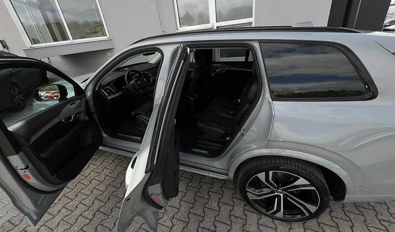 Volvo XC90 T8 AWD ULT B&W VENT VZDUCH 7M* - fotka 10 z 55