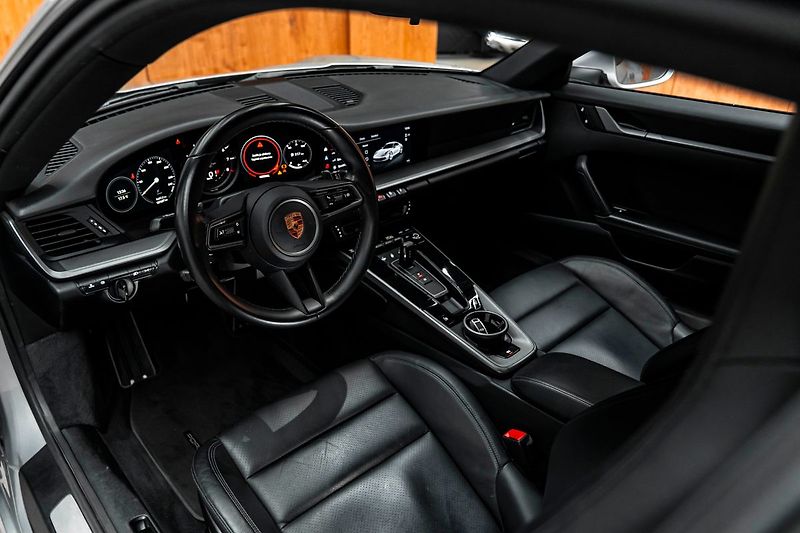 Porsche 911 - fotka 23 z 27