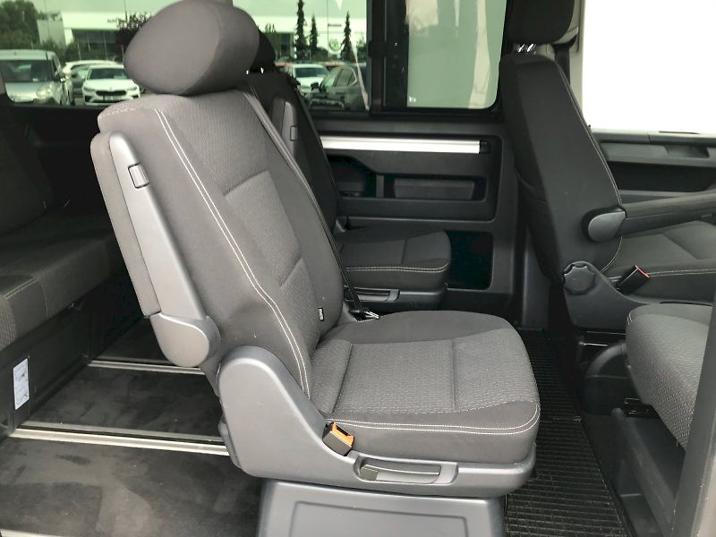 Volkswagen Multivan (2017) 2,0 TDi 110kW, Trend, 7-st.DSG - fotka 14 z 24