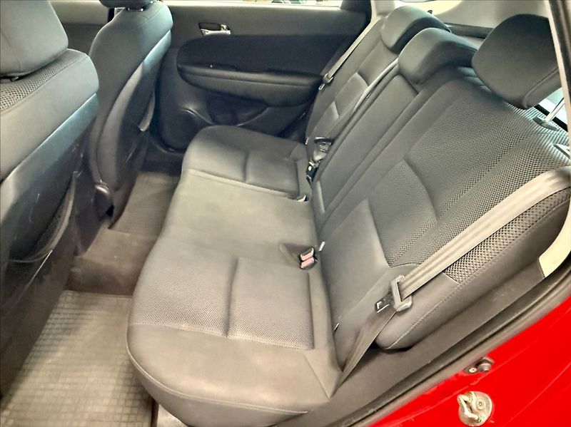 Hyundai i30 1,6 i PRVNÍ MAJITEL 92KW - fotka 13 z 14