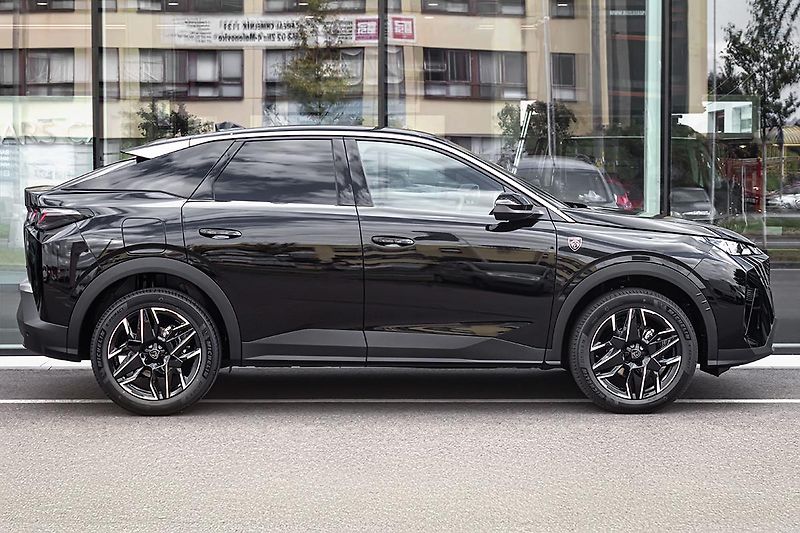 Peugeot 3008 (2026) 1,2   BUSINESS Hybrid 145 e-DC - fotka 4 z 13