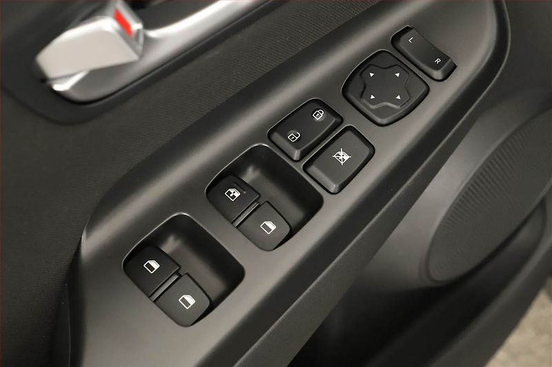 Hyundai Kona (2023) Smart Hybrid - fotka 10 z 14