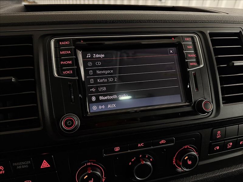 Volkswagen Transporter 2.0TDI 150kW 4MOTION KOMBI 1M - fotka 23 z 39