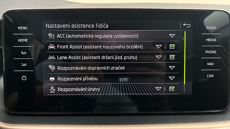 Škoda Kamiq 1.5 TSI DSG Style - fotka 24 z 28