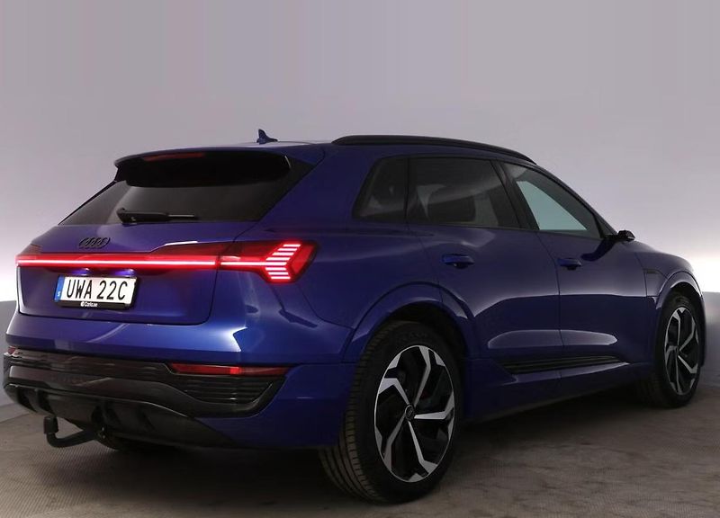 Audi Q8 e-tron 55 Q S-Line SoH 94% 360k Pano  - fotka 4 z 24