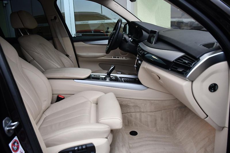 BMW X5 xDrive40d  K360°ACC ČR - fotka 17 z 38