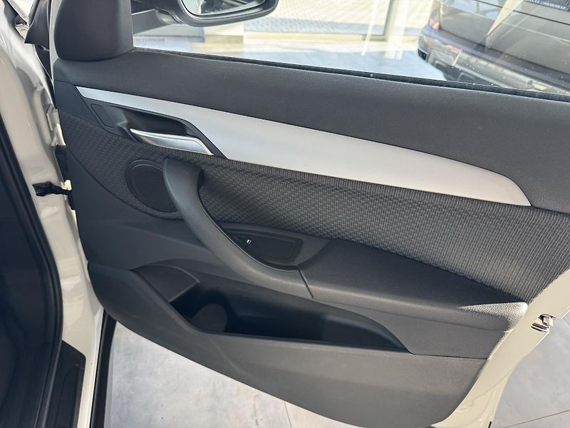 BMW X1 (2019) xDrive 18d AUT. LED NAVI TAŽNÉ - fotka 23 z 28