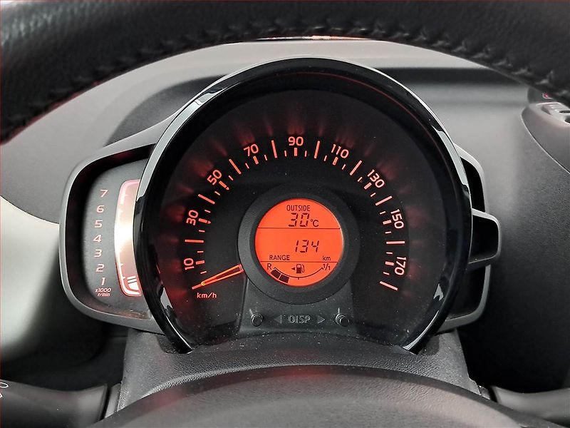 Toyota Aygo (2017) 1.0 VVT-i, Tempomat - fotka 11 z 14