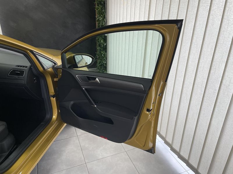 Volkswagen Golf 1.4 TSi ČR LED SERVISKA  - fotka 13 z 27