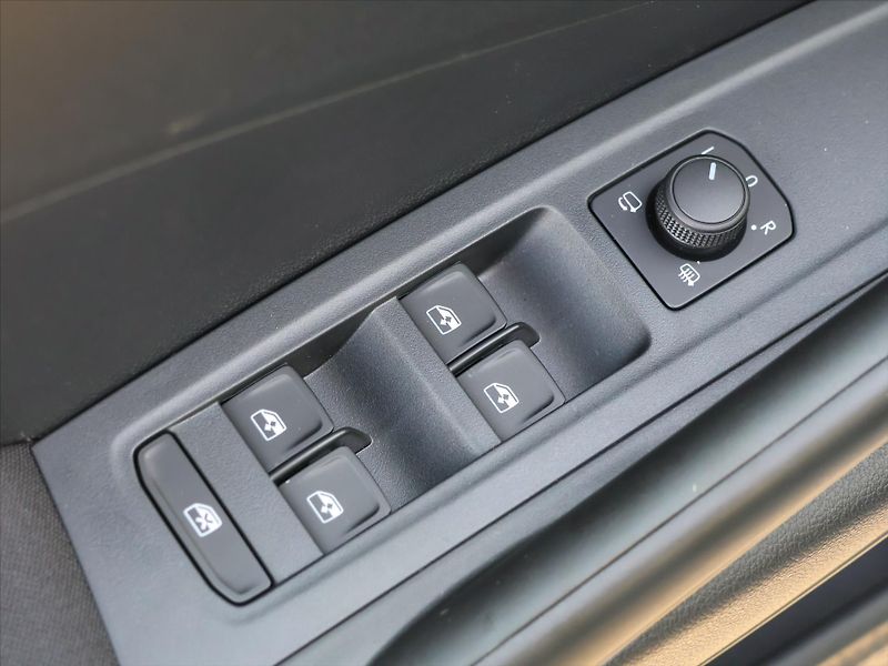 Škoda Fabia 1,0 TSi DSG Edice 130let DPH - fotka 17 z 40