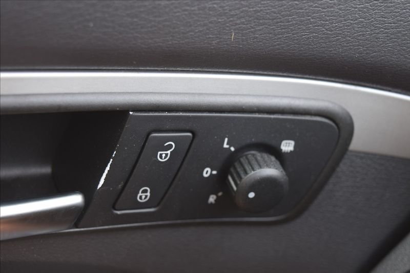Volkswagen Touran 1,4 i 103KW AUTOMAT PO SERVISE - fotka 22 z 44