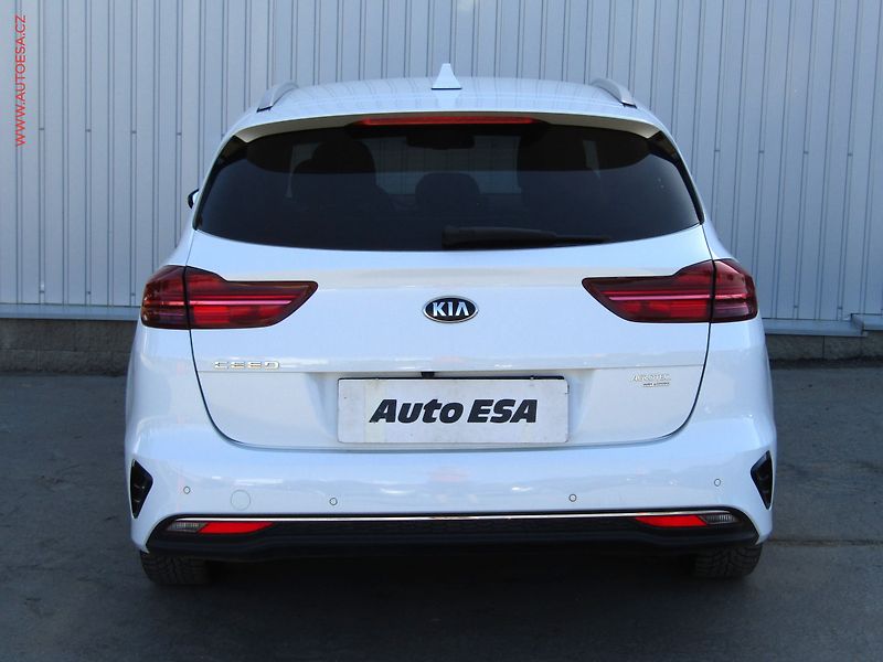 Kia Ceed (2019) 1.6 CRDi, 1.maj,ČR, Exclusive - fotka 5 z 18