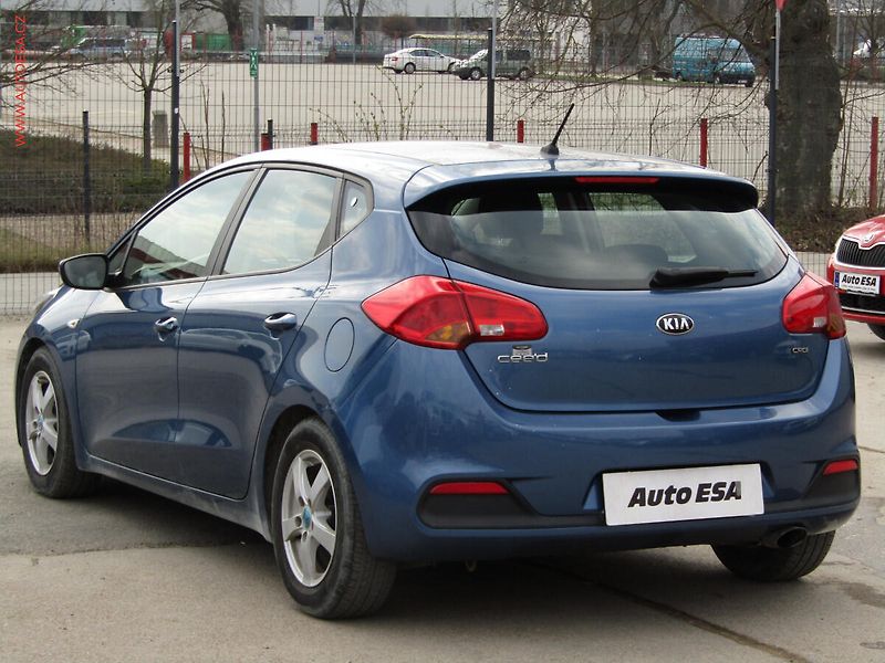 Kia Ceed (2012) 1.4 CRDi, ČR, AC, +kola - fotka 6 z 16